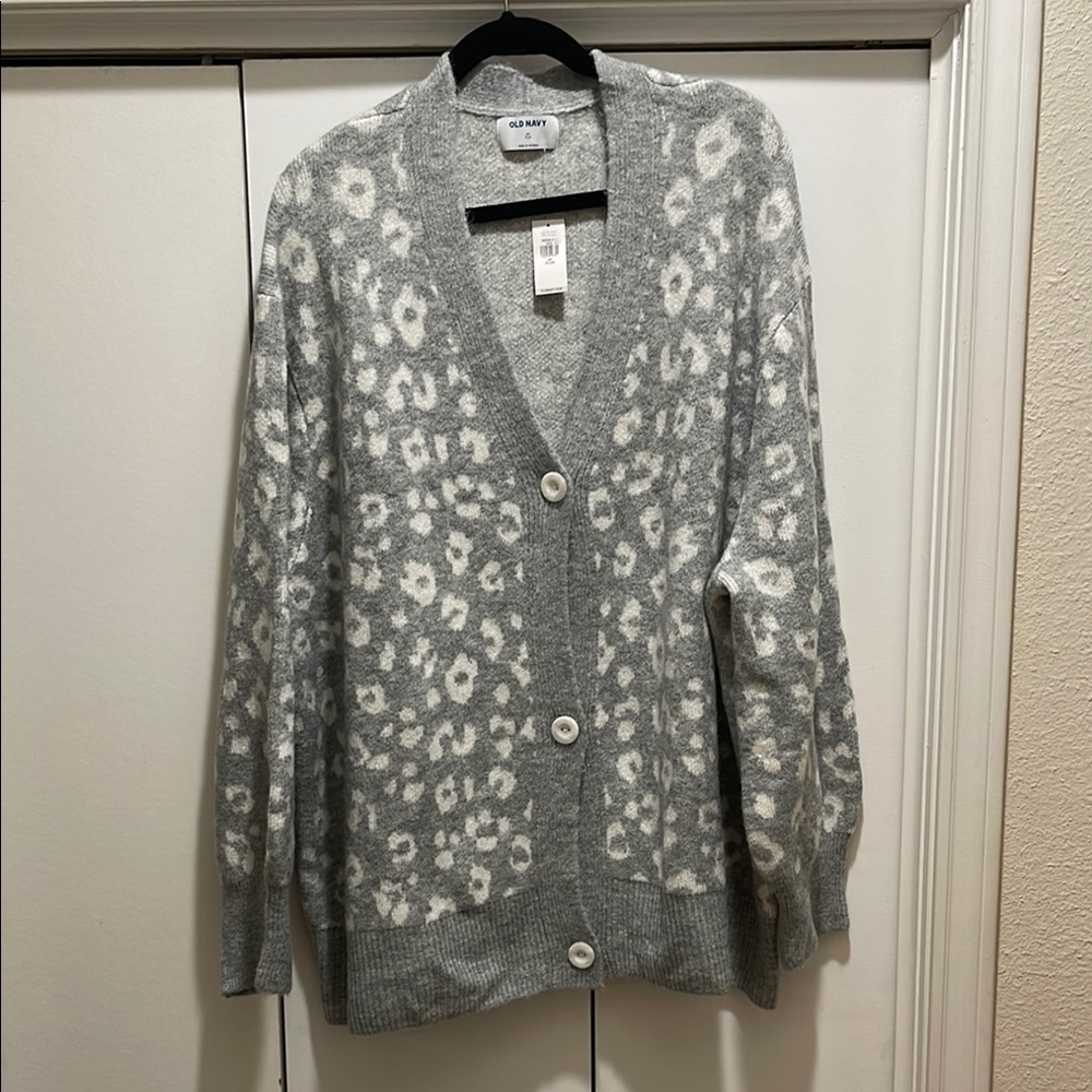 Old Navy “Snow Leopard” print knit cardigan 3x
